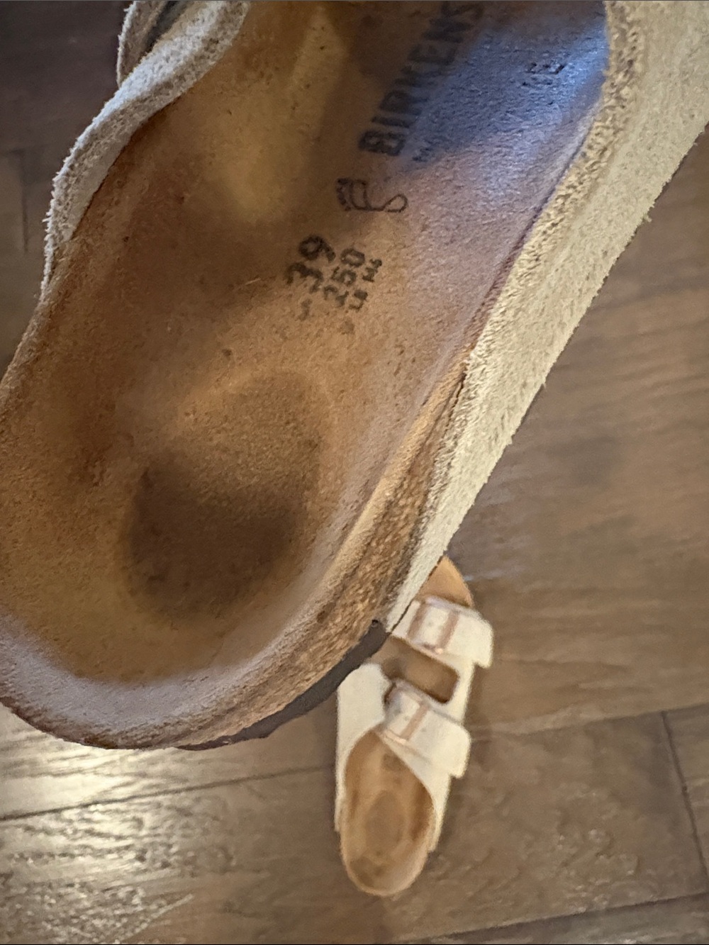 Birkenstock Arizona sandals in light brown  suede. - Picture 2 of 4
